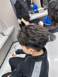 -宫铭烫发染发接发店