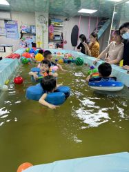 泳池-小鸭先知婴儿游泳馆