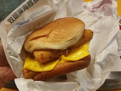 双层鳕鱼汉堡-麦当劳(石坝服务区店)