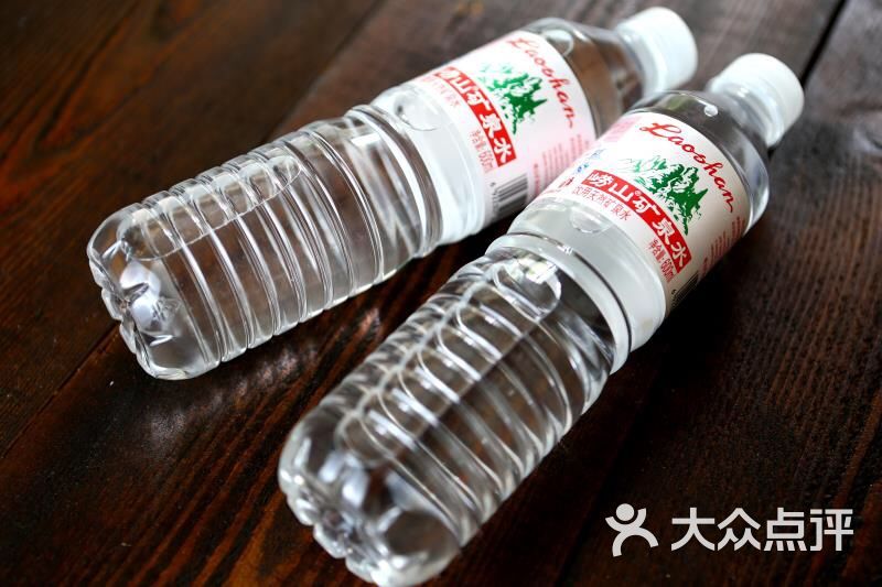 嶗山礦泉水(紅籤)