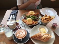 -ROAST coffee & eatery