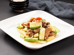 珍菌小瓜炒爽肉-顺德了能馆(虎门店)