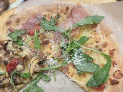 蘑菇鸡肉披萨-百特喜·意大利餐厅(八佰伴镇江店)