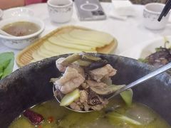 -鲁朗纳麦石锅鸡庄园