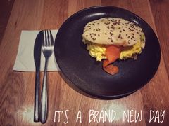 三文鱼鸡蛋牛油果三明治-Wagas沃歌斯(大学路店)