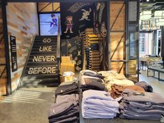 -SKECHERS 斯凯奇(上海国际时尚中心店)