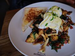 焗马铃薯块-Common Table · Brunch & Coffee