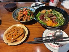 -爆炸头阿姨小四川正宗川味小吃(无任何分店)