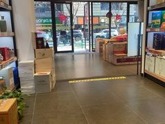 -华致名酒库雪茄烟酒(荣科路店)