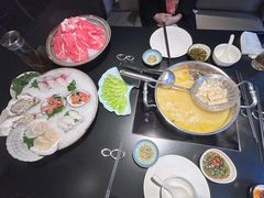 -鲜入唯煮·港式海鲜牛肉火锅(金宝街店)