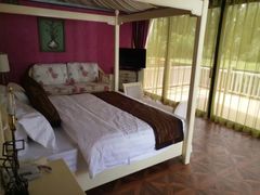 -红栌温泉山庄生态美食餐厅