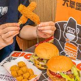这块爆浆芝士牛肉堡是来报恩的吧[流泪]！
