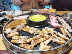 -江南猪肉商会无限续吃(弘大店)