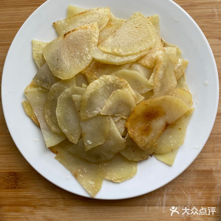 今天做了一道炒土豆洋葱🧅午餐肉，味道还是不错的哦