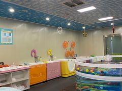 -蓝鲸奇亲子游泳俱乐部