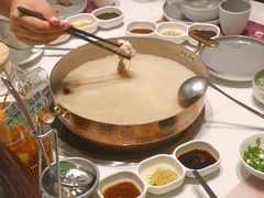 -洪氏嗨捞·广东猪肚鸡·椰子鸡火锅(西咸万象城店)