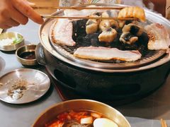 -围炉肉舍丹东海鲜烤肉·烤活鳗(步行街店)