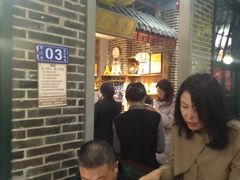 等位区-东口码头·烧鸽子·鱼头泡饼·地方菜(金鹰悦城店)