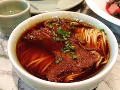 特色红汤面-萬國春·中菜馆(颐和公馆店)