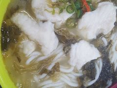酸菜鱼粉-北大学一食堂