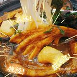 团购咗个88文套餐，有一大个鸭脚煲，青菜，麺