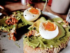 牛油果煮蛋吐司-RAC BAR(安福路店)