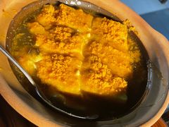 黄金海胆豆腐煲-琼大师东方烤乳猪(亚特兰蒂斯店)