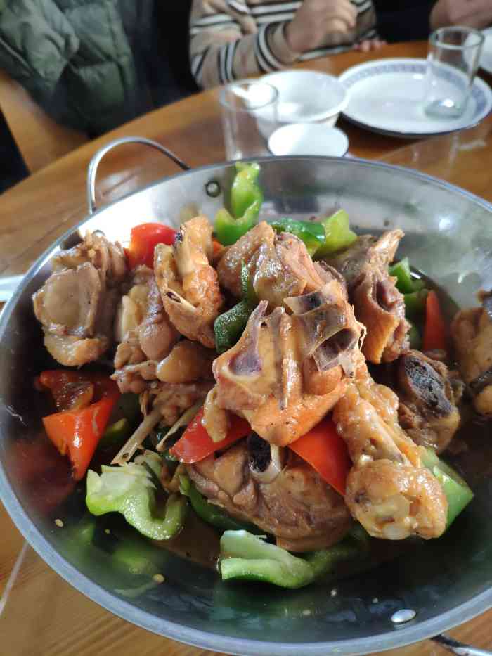 迎宾小馆私房菜-"住在楼上宾馆,店家可热心了,门口车位随便.