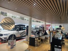 -杭州中沃沃尔沃4S店(滨江区店)