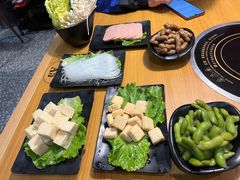 -虾弄弄海派小龙虾·牛羊蝎子火锅