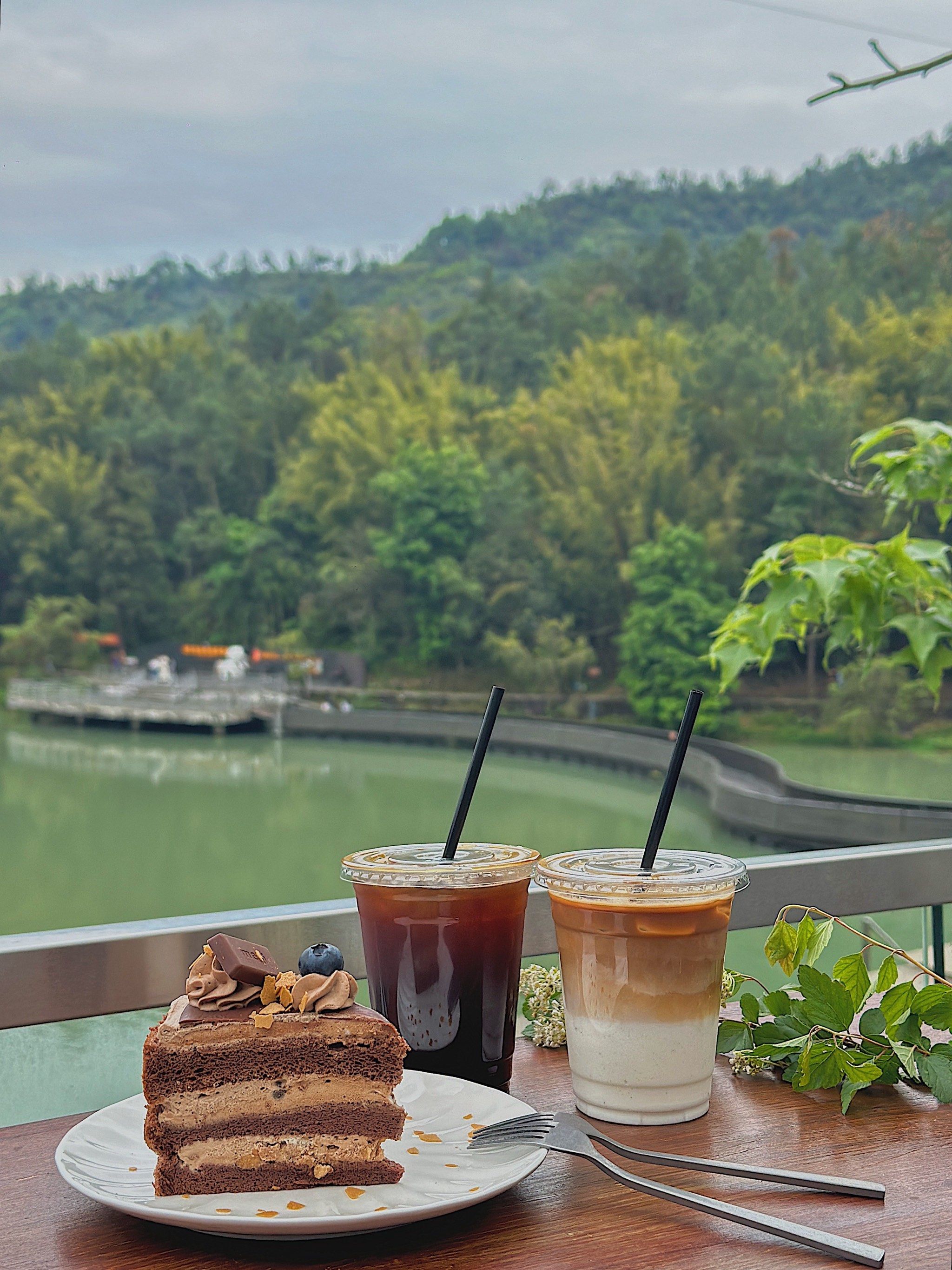 湖边小屋的悠闲时光