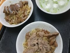 -松树干拌面店