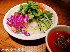 家乡凉皮-阿里家·新疆烤肉酒場 by MIG