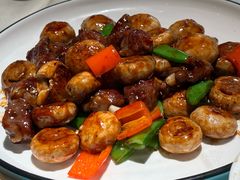 黑椒牛粒炒口蘑-简·东山小厨(东山口店)