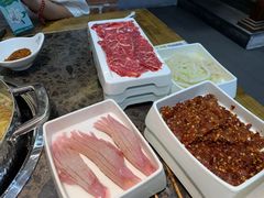 -来龍儿鲜切牛肉自助老火锅