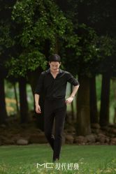 -现代经典婚纱摄影