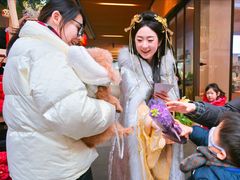 -瑞虹新天地月亮湾