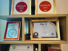 -Chom Cafe and Restaurant