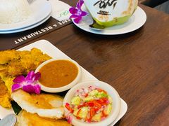 -Chom Cafe and Restaurant