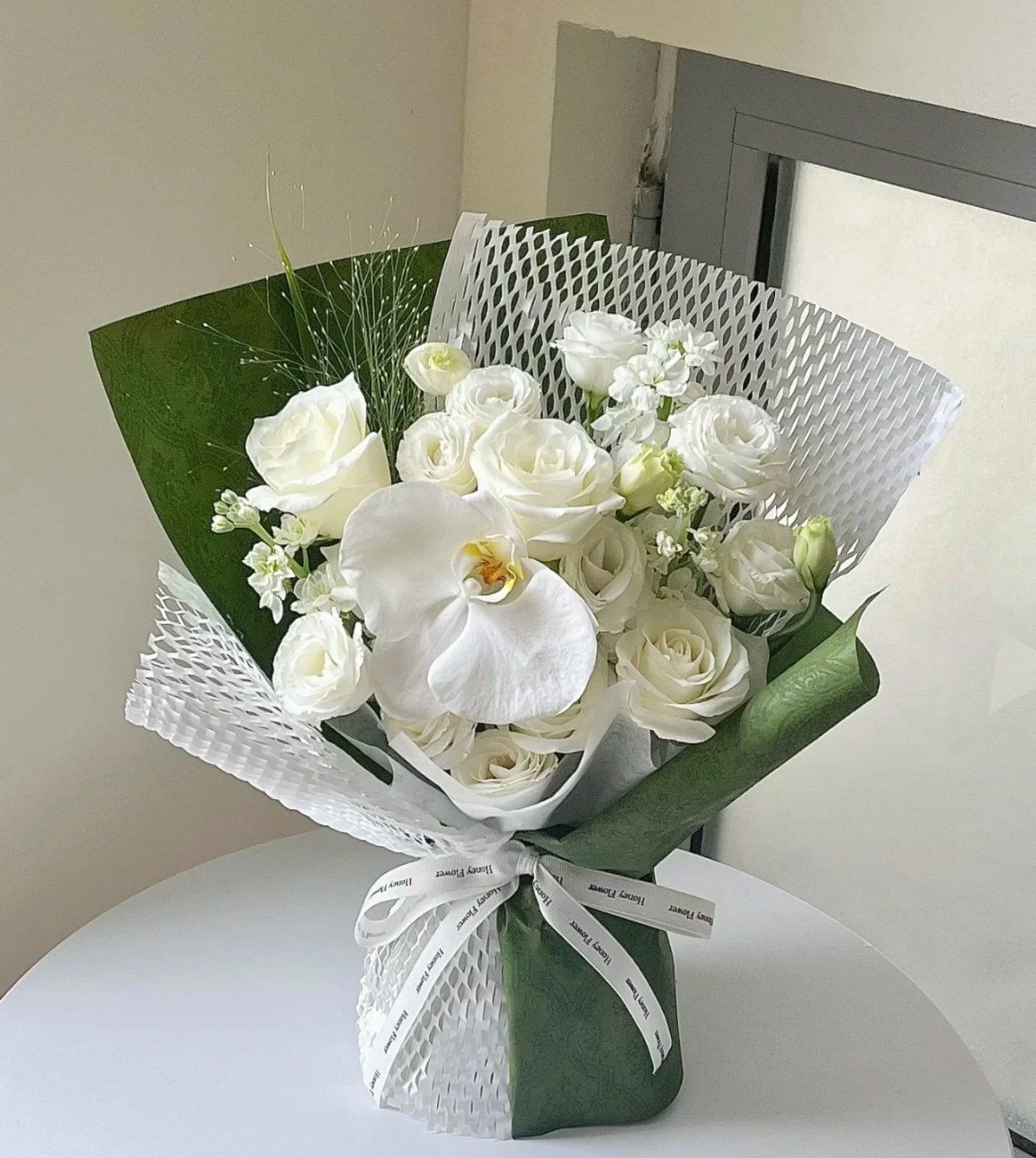 清新白绿色小花束