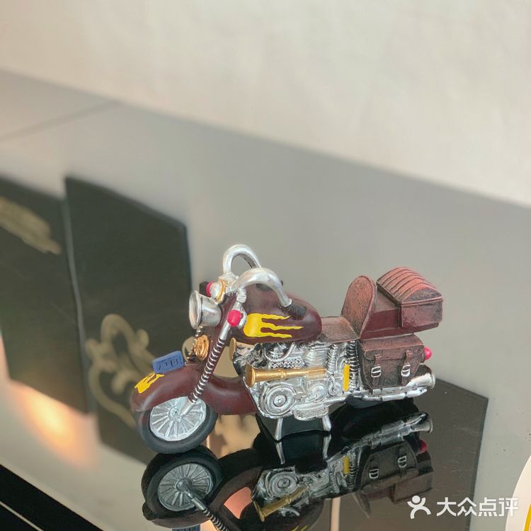 废墟里的超酷机车咖啡店🛺就是开着玩儿