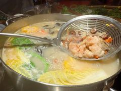 -尚尚仙·酸汤猪手·猪肚鸡火锅(华联万柳购物中心店)