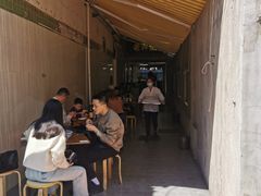 等位区-沪西老弄堂面馆(定西路店)