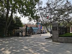 -龙华烈士纪念馆-停车场