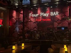 -FOUR PLAY BAR