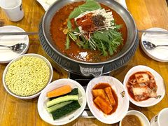 -喇喇排骨火锅·传统韩式脊骨汤(望京西园总店)