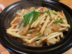 -帅巴人舅母子腊蹄民俗村