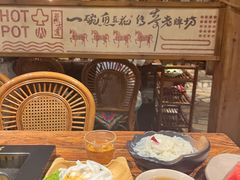 -老牌坊云南鱼豆花火锅(爱建店)