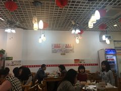 大堂-正宗普宁豆干坊·洪记砂锅粥(红领巾路店)