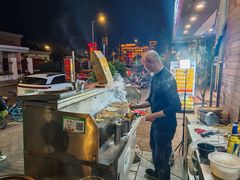 -山野的朋友露营炭火烤肉